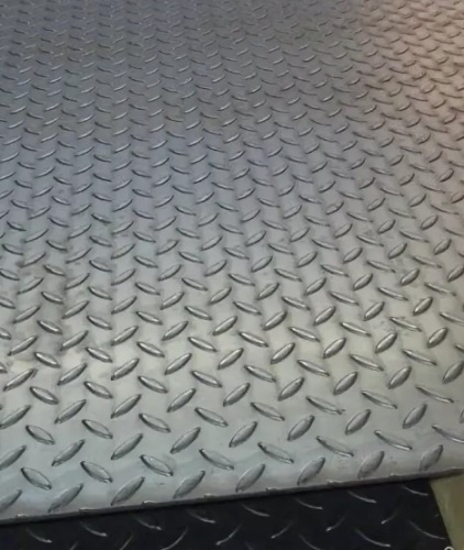 Лист 4мм  рифлёный ст.3 чечевица ВИА